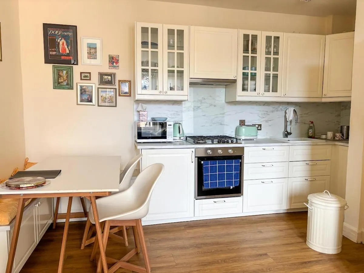 Bright Top Floor 2Br Apartment In Morningside, Easy City Centre Links, Close To University And Royal Hospital Edinburgh Verenigd Koninkrijk