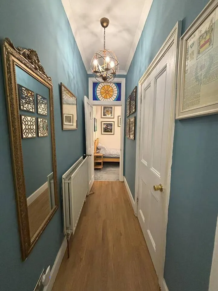 Bright Top Floor 2Br Apartment In Morningside, Easy City Centre Links, Close To University And Royal Hospital Edinburgh 0*,  Verenigd Koninkrijk