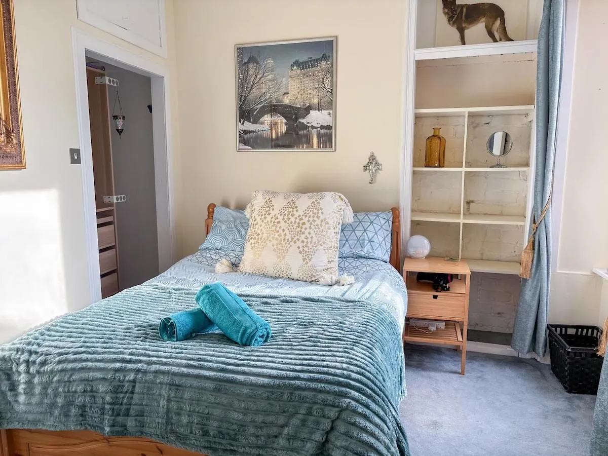Bright Top Floor 2Br Apartment In Morningside, Easy City Centre Links, Close To University And Royal Hospital Edinburgh 0*,  Birleşik Krallık